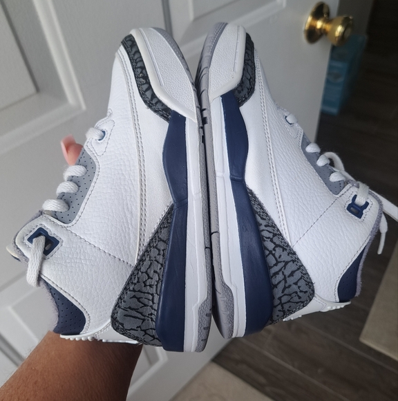 Boys Jordan 3 Retro💙🩶 - Picture 5 of 12